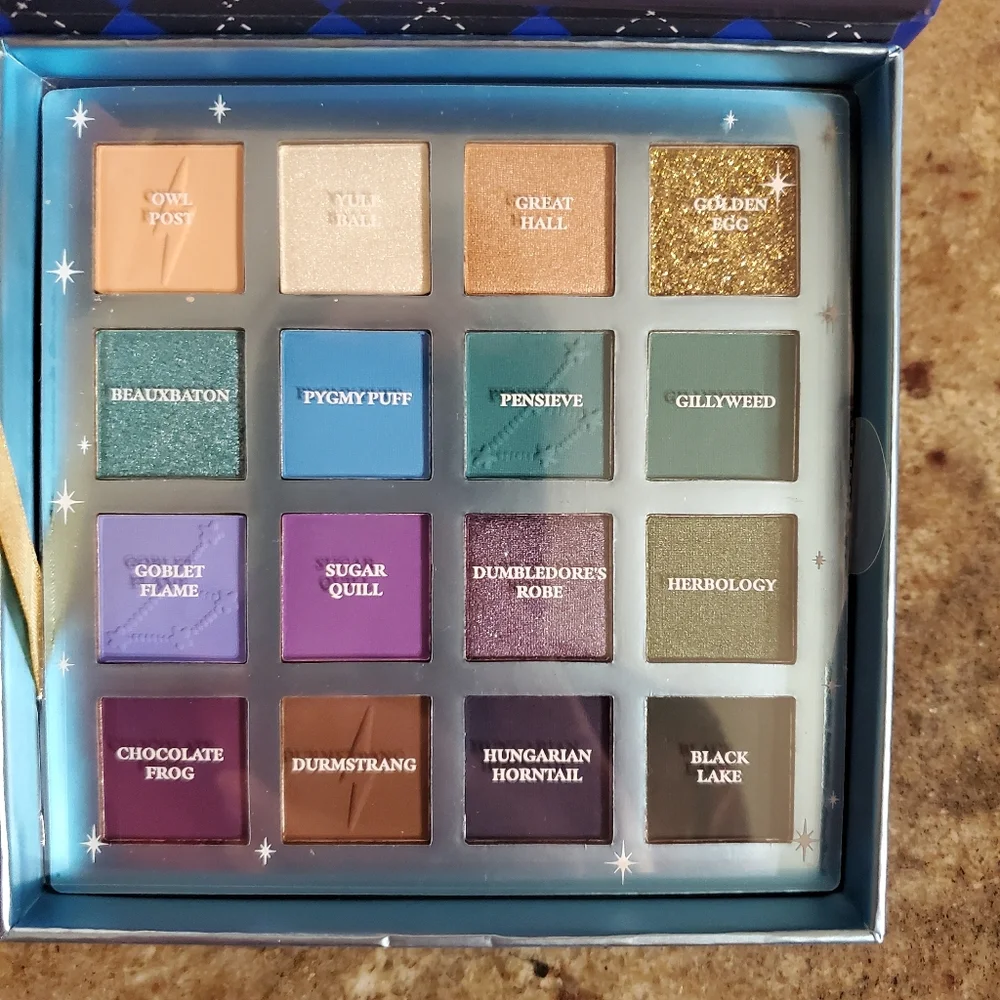 Profusion Cosmetics Harry Potter Holiday Christmas at Hogwarts 16 Shade Palette‎